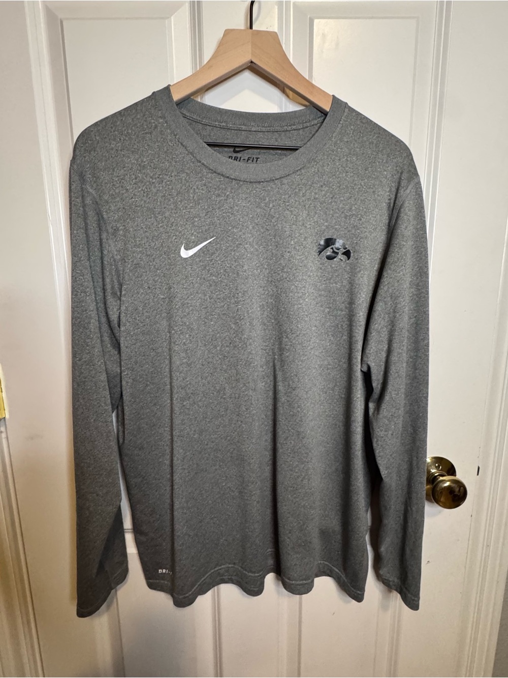 Iowa Hawkeyes Nike Dri-fit long sleeve T-Shirt Gray Large Athletic